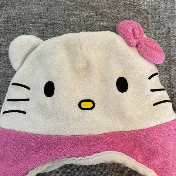 Hello Kitty Winter Hat - Picture 2 of 6